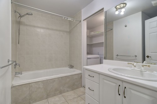Salle de bains - 6810 Rue Marie-Guyart, Montréal (Lasalle), QC - Indoor Photo Showing Bathroom