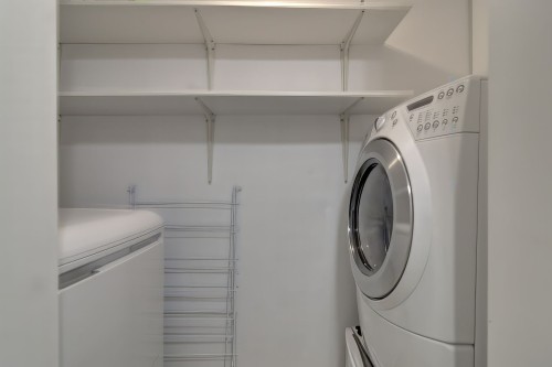 Salle de lavage - 6810 Rue Marie-Guyart, Montréal (Lasalle), QC - Indoor Photo Showing Laundry Room