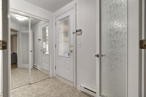 Entrée extérieure - 6810 Rue Marie-Guyart, Montréal (Lasalle), QC - Indoor Photo Showing Other Room