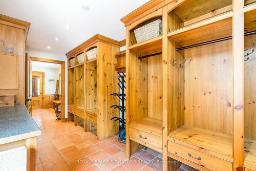 22 Newton Way, Clearview, ON - Indoor Photo Showing Other Room
