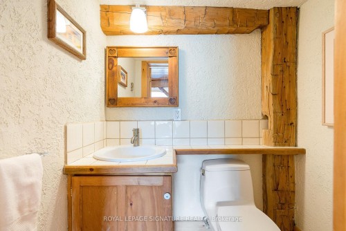 22 Newton Way, Clearview, ON - Indoor Photo Showing Bathroom