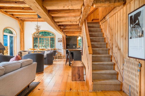 22 Newton Way, Clearview, ON - Indoor Photo Showing Other Room