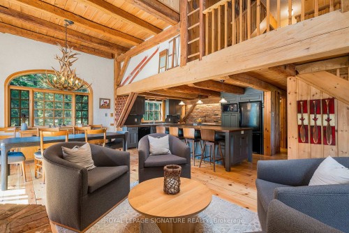 22 Newton Way, Clearview, ON - Indoor Photo Showing Living Room