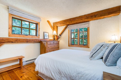 22 Newton Way, Clearview, ON - Indoor Photo Showing Bedroom