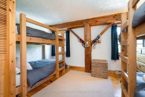 22 Newton Way, Clearview, ON - Indoor Photo Showing Bedroom
