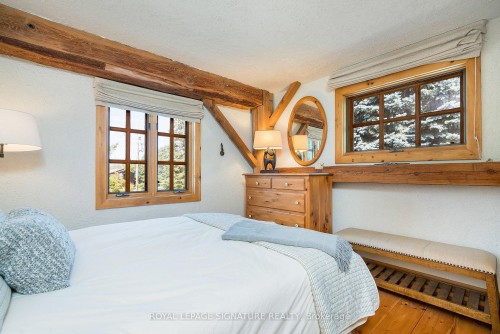 22 Newton Way, Clearview, ON - Indoor Photo Showing Bedroom