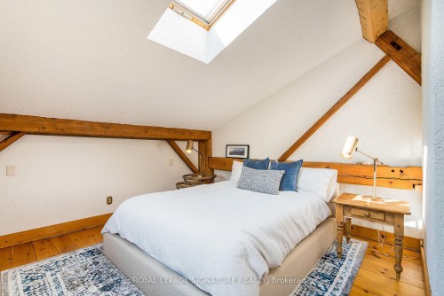 22 Newton Way, Clearview, ON - Indoor Photo Showing Bedroom