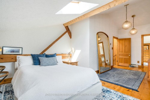 22 Newton Way, Clearview, ON - Indoor Photo Showing Bedroom