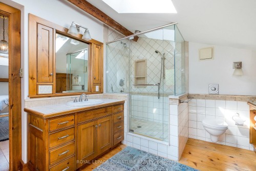 22 Newton Way, Clearview, ON - Indoor Photo Showing Bathroom
