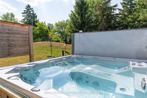 22 Newton Way, Clearview, ON - Outdoor