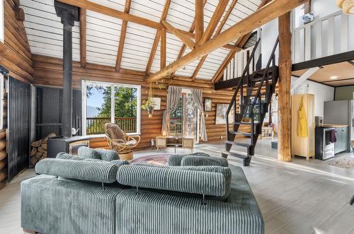 760 Kangaroo Trail, Nakusp, BC - Indoor Photo Showing Other Room