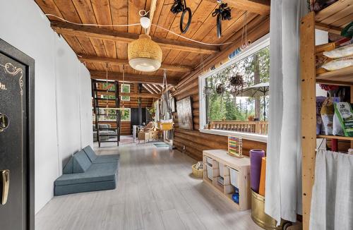 760 Kangaroo Trail, Nakusp, BC - Indoor Photo Showing Other Room