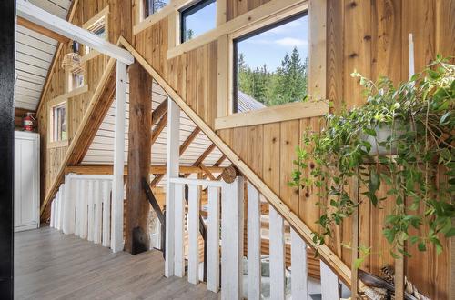 760 Kangaroo Trail, Nakusp, BC - Indoor Photo Showing Other Room