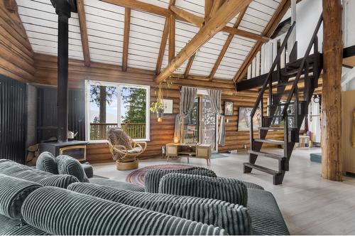 760 Kangaroo Trail, Nakusp, BC - Indoor Photo Showing Other Room