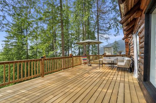 760 Kangaroo Trail, Nakusp, BC - Outdoor With Deck Patio Veranda