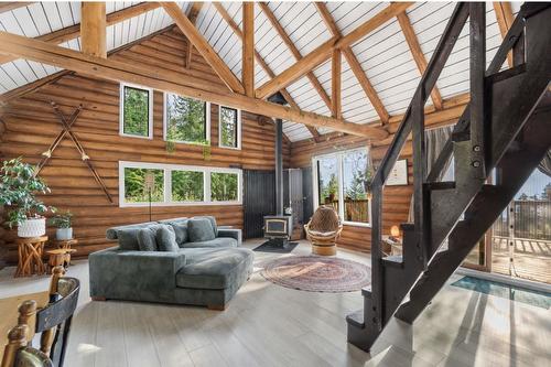 760 Kangaroo Trail, Nakusp, BC - Indoor With Fireplace
