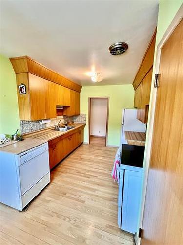 29 Bronstone Blvd, Winnipeg, MB - Indoor Photo Showing Kitchen
