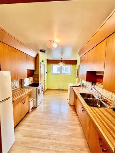 29 Bronstone Blvd, Winnipeg, MB - Indoor Photo Showing Kitchen With Double Sink