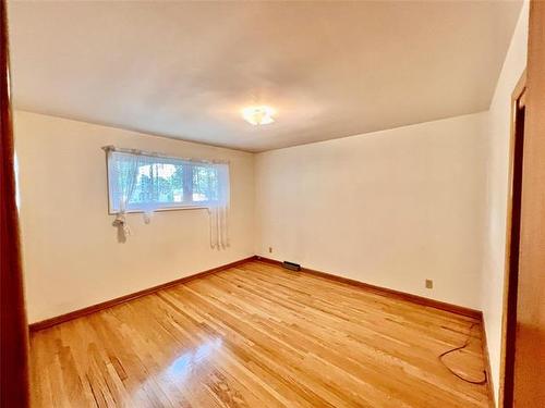 29 Bronstone Blvd, Winnipeg, MB - Indoor Photo Showing Other Room