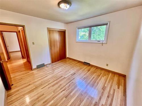 29 Bronstone Blvd, Winnipeg, MB - Indoor Photo Showing Other Room