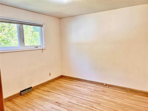 29 Bronstone Blvd, Winnipeg, MB - Indoor Photo Showing Other Room