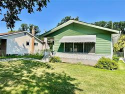 29 Bronstone BLVD  Winnipeg, MB R2M 1W4