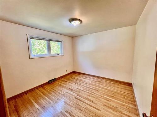 29 Bronstone Blvd, Winnipeg, MB - Indoor Photo Showing Other Room