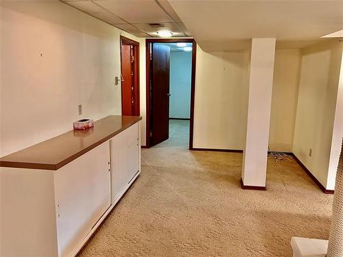 29 Bronstone Blvd, Winnipeg, MB - Indoor Photo Showing Other Room