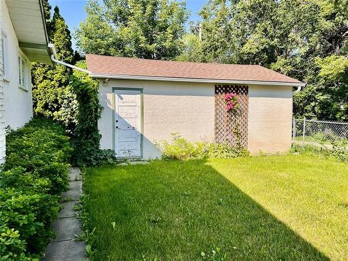 29 Bronstone Blvd, Winnipeg, MB - Outdoor