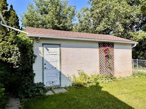 29 Bronstone Blvd, Winnipeg, MB - Outdoor