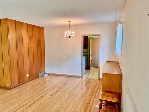 29 Bronstone Blvd, Winnipeg, MB - Indoor Photo Showing Other Room