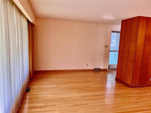 29 Bronstone Blvd, Winnipeg, MB - Indoor Photo Showing Other Room