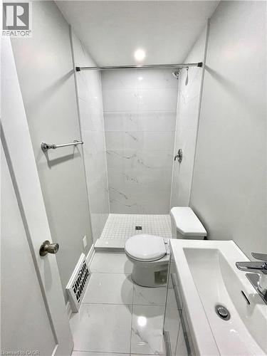 58 ST. MATTHEWS Avenue Unit# 2 , Hamilton, Ontario L8L 5P3 3