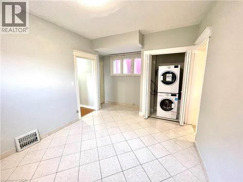 58 ST. MATTHEWS Avenue Unit# 2 , Hamilton, Ontario L8L 5P3 4