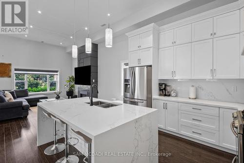 30 Maple Avenue N, Mississauga, ON - Indoor Photo Showing Kitchen With Stainless Steel Kitchen With Double Sink With Upgraded Kitchen