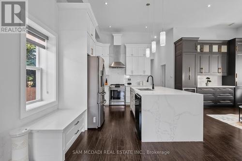 30 Maple Avenue N, Mississauga, ON - Indoor Photo Showing Kitchen With Upgraded Kitchen