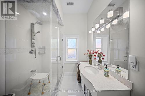 30 Maple Avenue N, Mississauga, ON - Indoor Photo Showing Bathroom