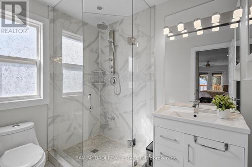 30 Maple Avenue N, Mississauga, ON - Indoor Photo Showing Bathroom