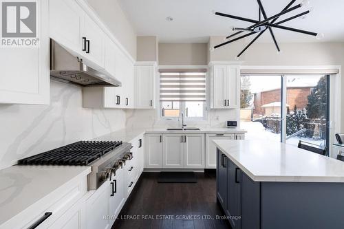 175 Burloak Drive W, Oakville, ON - Indoor Photo Showing Kitchen With Upgraded Kitchen