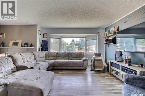 86 Straub Crescent, Regina, SK - Indoor Photo Showing Living Room