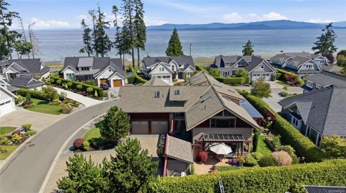 880 Bluffs Dr, Qualicum Beach, BC 