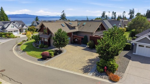880 Bluffs Dr, Qualicum Beach, BC 