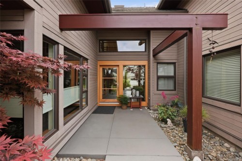 880 Bluffs Dr, Qualicum Beach, BC 