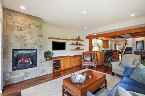 880 Bluffs Dr, Qualicum Beach, BC 