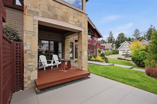 880 Bluffs Dr, Qualicum Beach, BC 