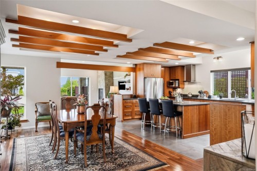 880 Bluffs Dr, Qualicum Beach, BC 