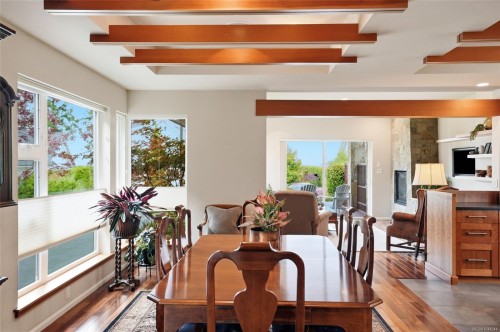 880 Bluffs Dr, Qualicum Beach, BC 
