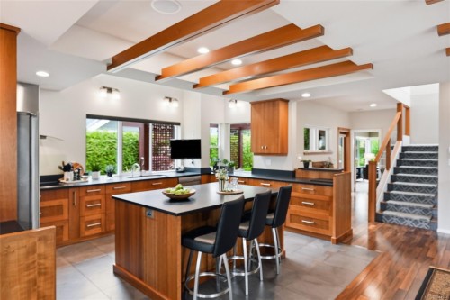 880 Bluffs Dr, Qualicum Beach, BC 