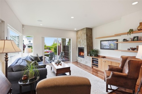 880 Bluffs Dr, Qualicum Beach, BC 