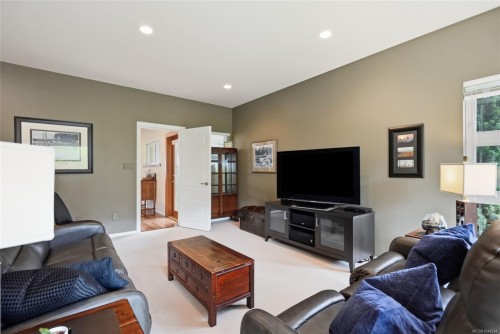 880 Bluffs Dr, Qualicum Beach, BC 
